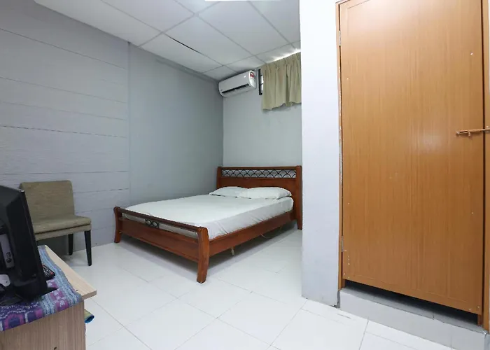 Spot On 89796 D\'Noor Budget Inn